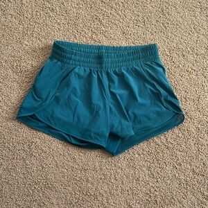 Mesh Run Racer Short - Athleta
Size small
beautiful dark teal color